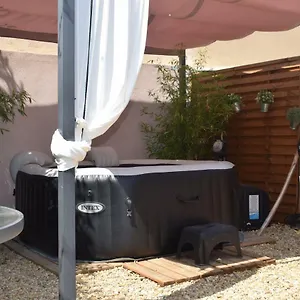 Appartement Loft Le Mistral Avec Extérieur En Saison, Maillane